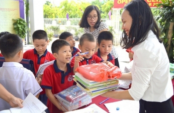 Đầu năm học lại “nóng” chuyện giá sách giáo khoa