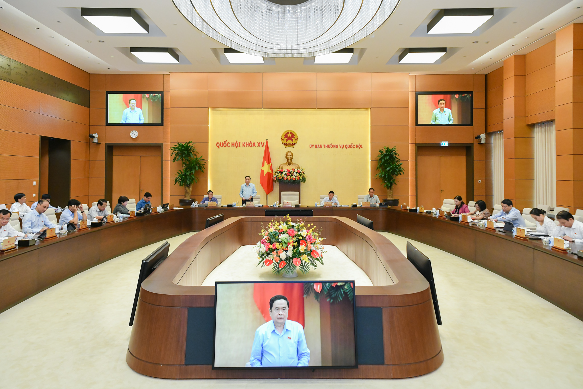 DỰ ÁN LUẬT KHÁM BỆNH, CHỮA BỆNH (SỬA ĐỔI): Chuẩn bị kỹ, ban hành sớm nhưng không vội vàng