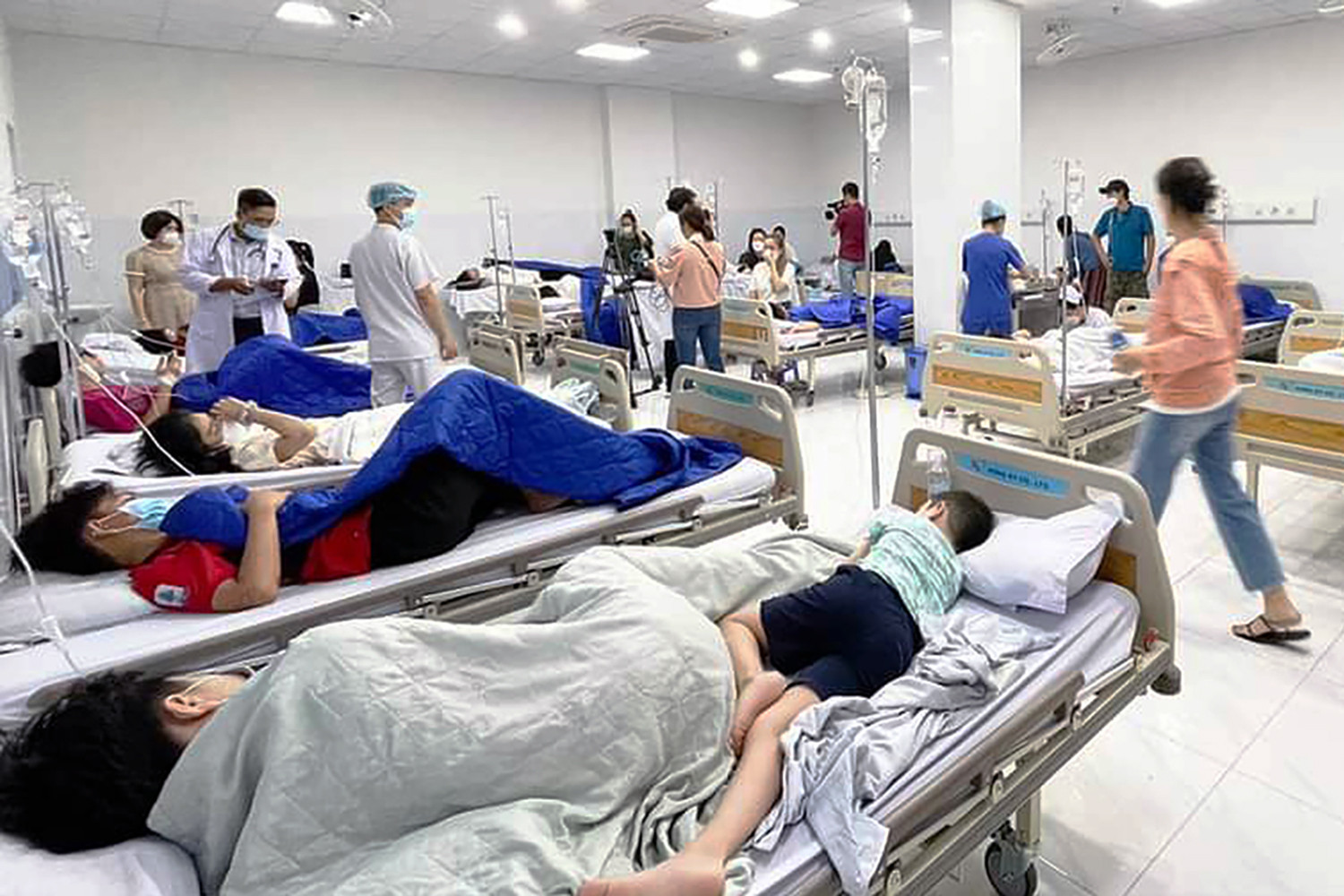 Trách nhiệm trong vụ ngộ độc thực phẩm tại trường iSchool Nha Trang