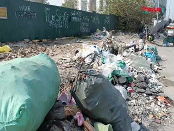 Tái diễn tình trạng đổ trộm phế thải trên đường Nguyễn Xiển