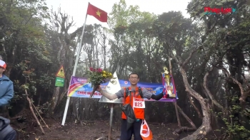 “Bước chân trên mây” – Chinh phục đỉnh Tà Xùa “gọi tên” VĐV Trịnh Hoàng Yên, nữ quán quân Trần Thu Trang bảo vệ thành công chức vô địch